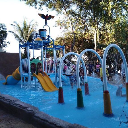 Aldeia Do Lago C204- Com Cozinha , Churrasqueira E Bebidas Liberadas No Parque Aquatico, Internet Banda Larga, Ponto Recarga De Carro Eletrico Caldas Novas Eksteriør billede